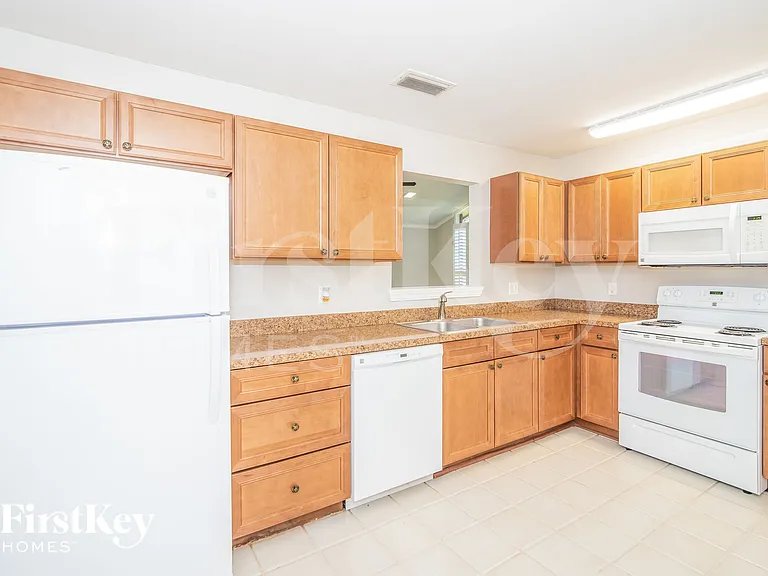 1746 Cinnamon Dr — Photo 9