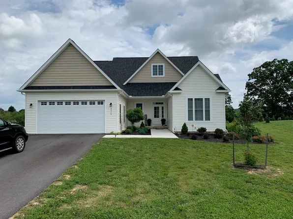 5216 Country Meadow Dr, Dublin, VA 24084