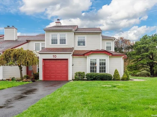 10 Braddock Court #10, Coram, NY 11727