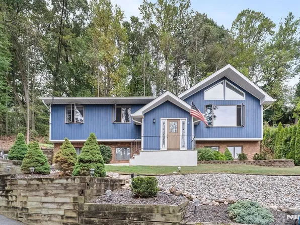 800 Van Emburgh Ave, Washington Township, NJ 07676