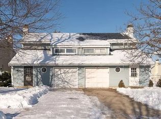 1000 Apple Ct, Aurora, IL 60505