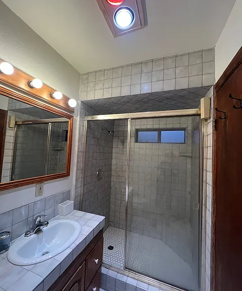 2nd bathroom