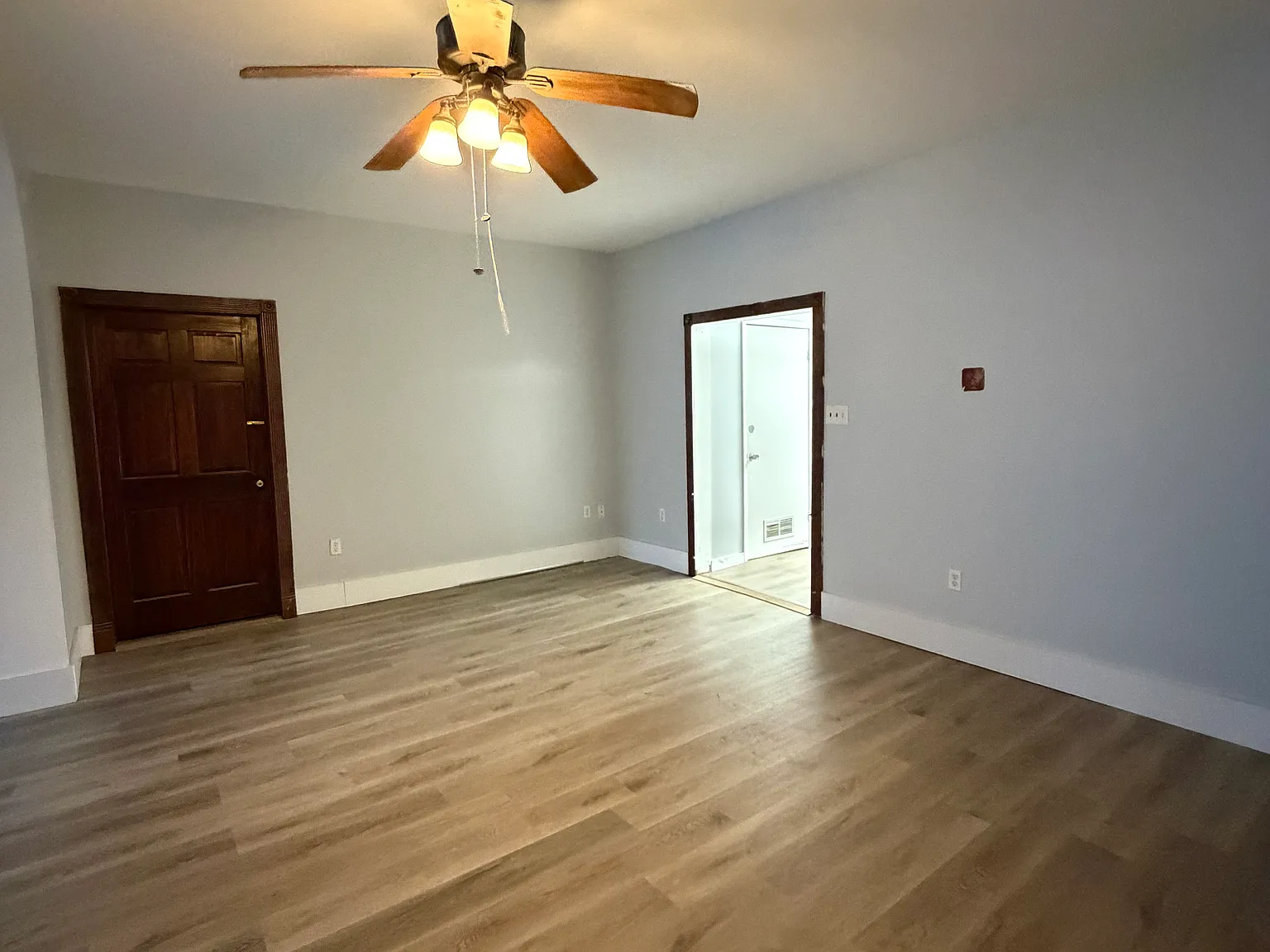 2 bed, 2000 sqft, $1,400 — Photo 3