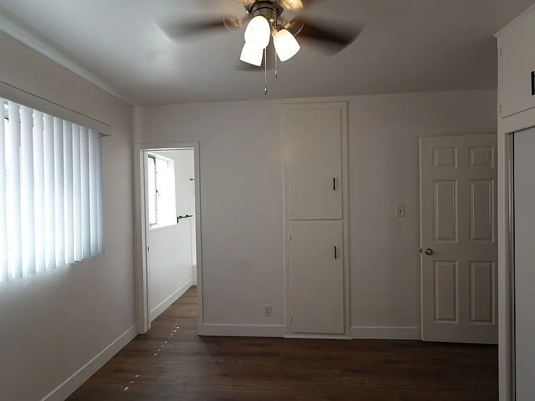 10300-10304 La Reina Ave — Photo 14