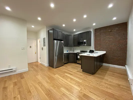 Rented by Urban Real Estate Property Group Inc | media 20