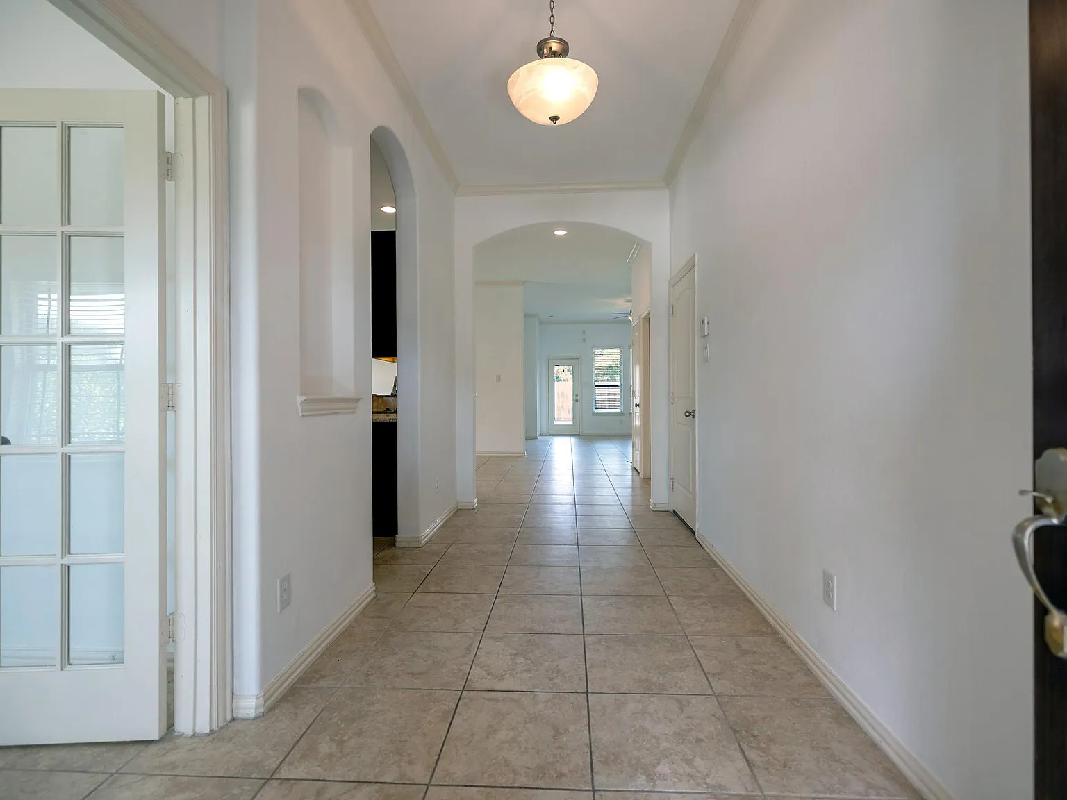3 bed, 2.0 bath, 1805 sqft, $2,050 — Photo 3
