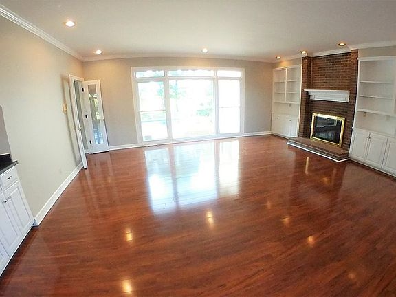 4th image of 70 Stonehenge Dr