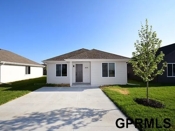 3076 Dawn Dr, Fremont, NE 68025