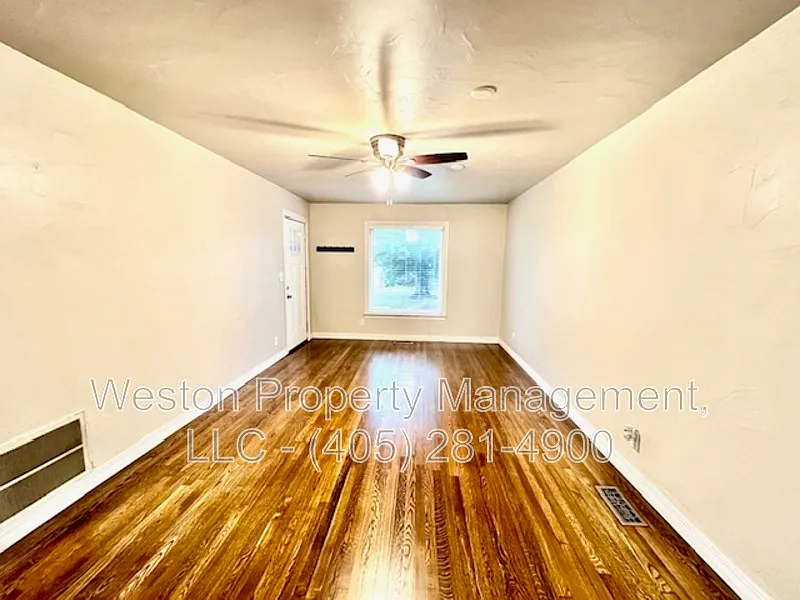 2 bed, 1.0 bath, 924 sqft, $1,325 — Photo 1