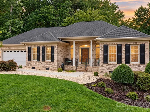 55 Wittenburg Springs Dr, Taylorsville, NC 28681