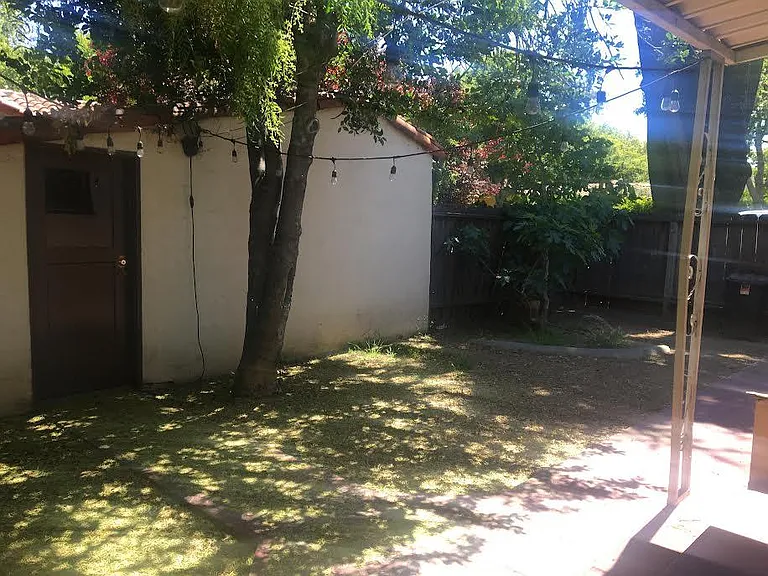 1098 Hazelwood Ave — Photo 20