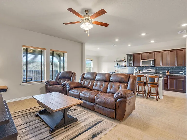 2310 Bellewood Ct — Photo 4