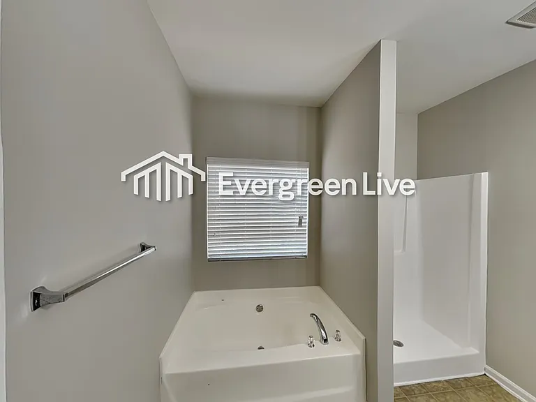5060 Pioneer Pkwy — Photo 9