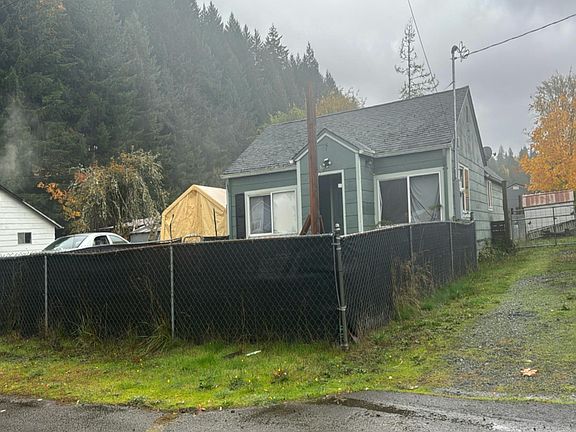 2nd image of 579 Surrey Ln