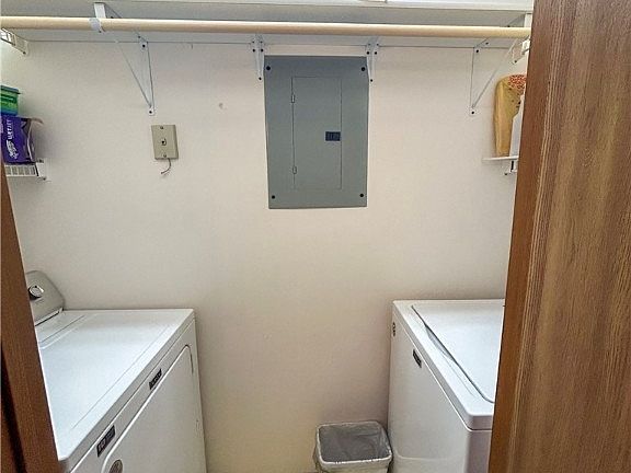 5th image of 921 Auburn Hills Dr Unit 1