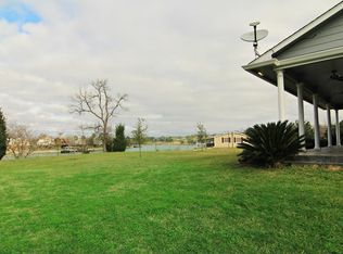 716 N Magnolia St, Highlands, TX 77562