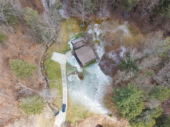 4th image of 1073 Sharp Hill Rd