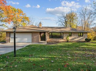 12376 Barony Dr, Dubuque, IA 52001