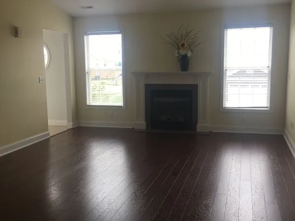 3020 E Stillwater Lndg, Urbana, IL 61802