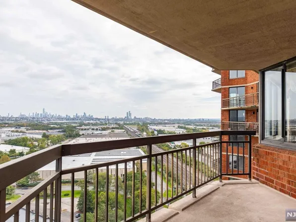 2005 Harmon Cove Tower, Secaucus, NJ 07094