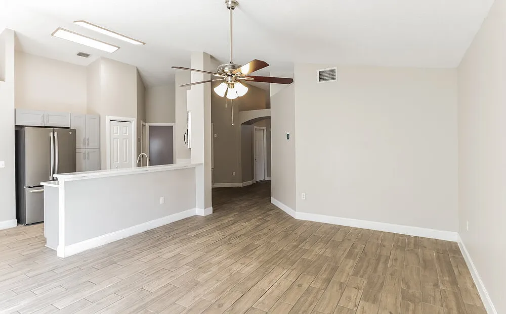 4 bed, 2.0 bath, 1476 sqft, $2,430 — Photo 3