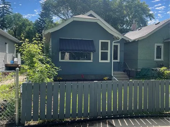 1230 E AVENUE N, Saskatoon, SK S7L 1T4