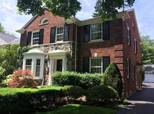 26021 Salem Rd, Huntington Woods, MI 48070