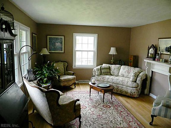 3rd image of 316 Richmond Cir