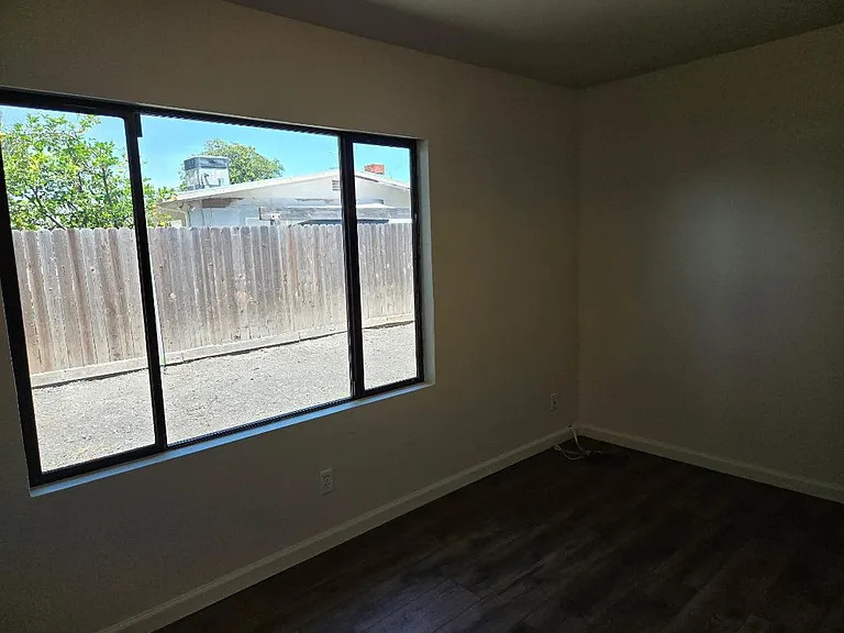 2707 Broadmoor Ave — Photo 13