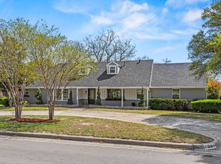 1636 W Red Bird Ln, Dallas, TX