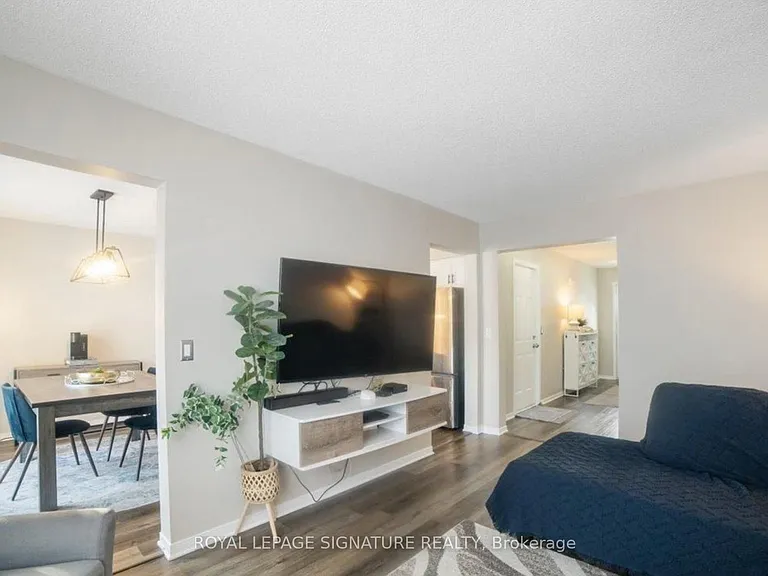 25 Meadowvale Dr #3 — Photo 4