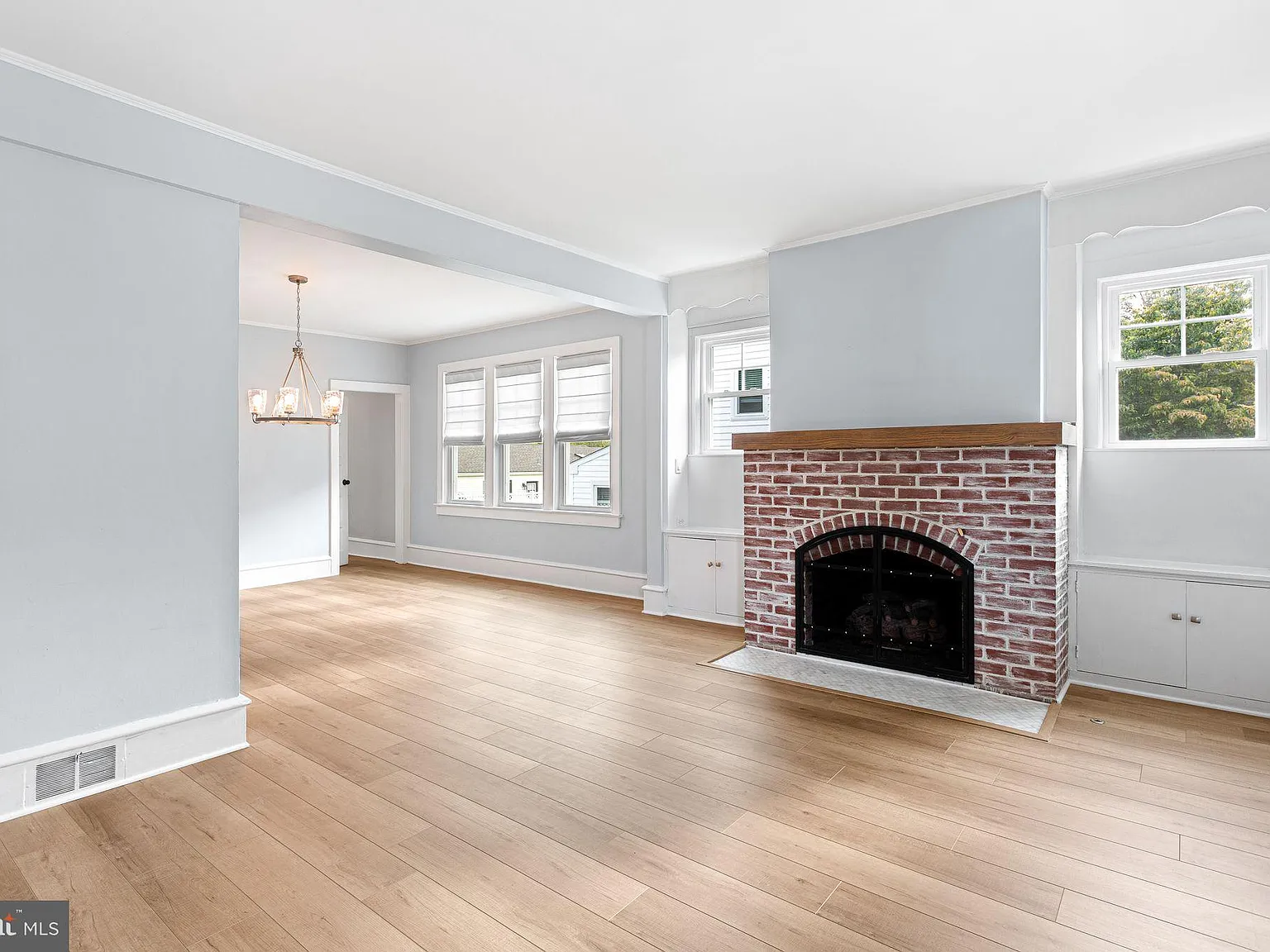 3 bed, 2.5 bath, 1702 sqft, $5,250 — Photo 2