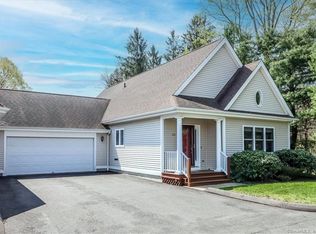 204 Summerfield Gdns #204, Shelton, CT 06484