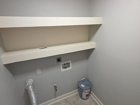 4th image of 5400 Southboro Dr