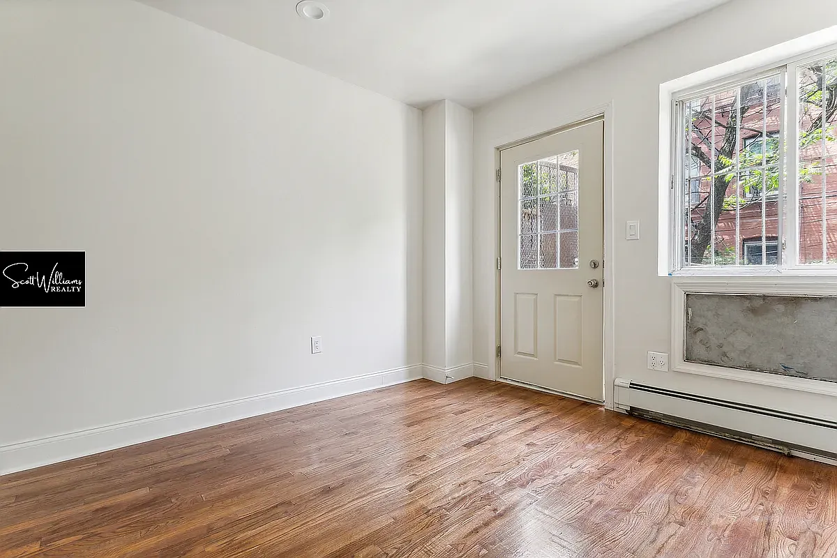 16 Roosevelt Place — Photo 4
