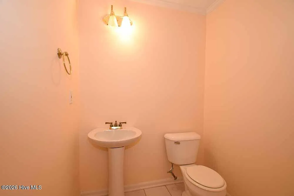 3 bed, 2.5 bath, $1,100 — Photo 3