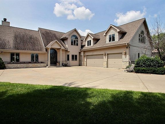 3rd image of N52W35475 W Lake Dr