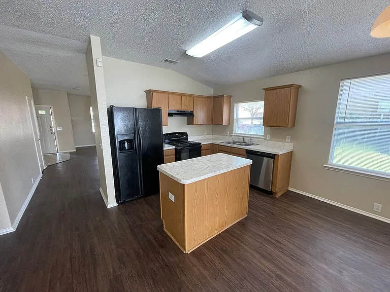 1611 Columbia Dr — Photo 13