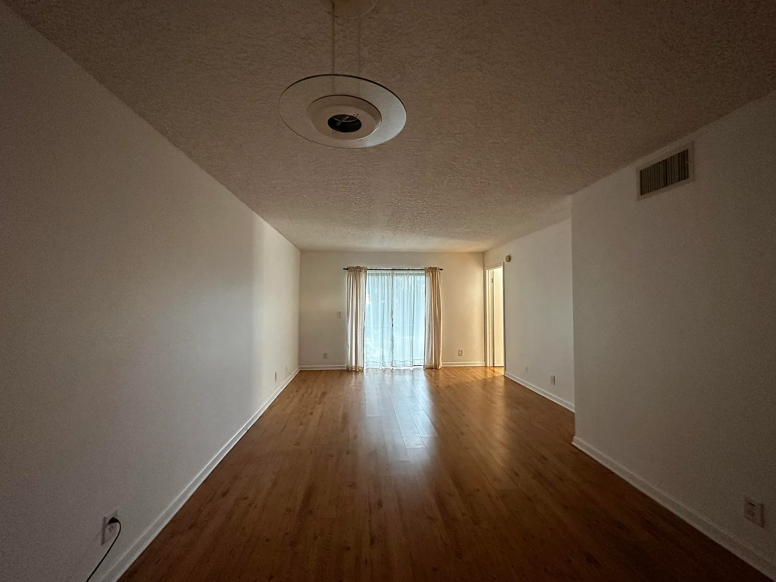 2 bed, 2.0 bath, 858 sqft, $1,900 — Photo 3