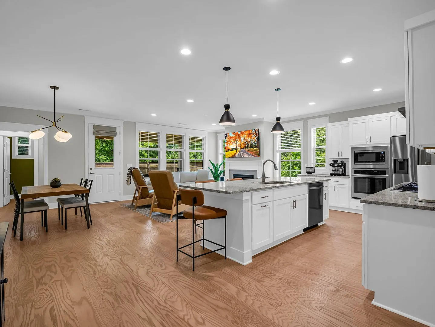 3-bedroom, 2.5-bath townhome in desirable Sweet Birch Commons community. — Photo 4
