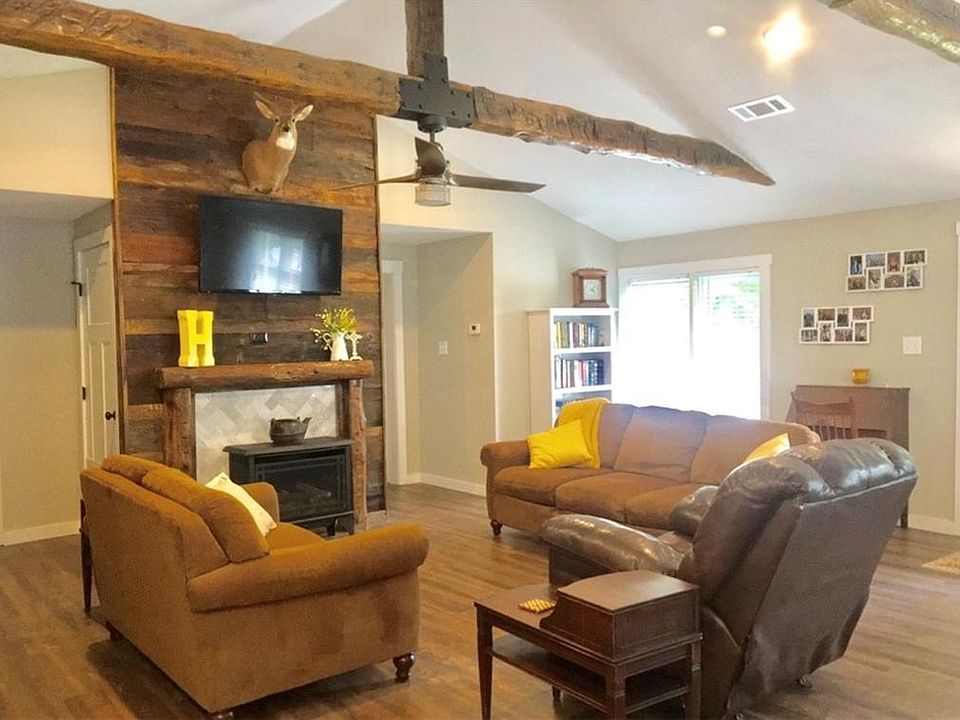 2nd image of 3604 Lilly Ln