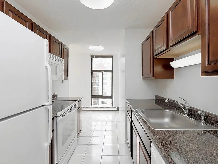 65 East Scott — Photo 31