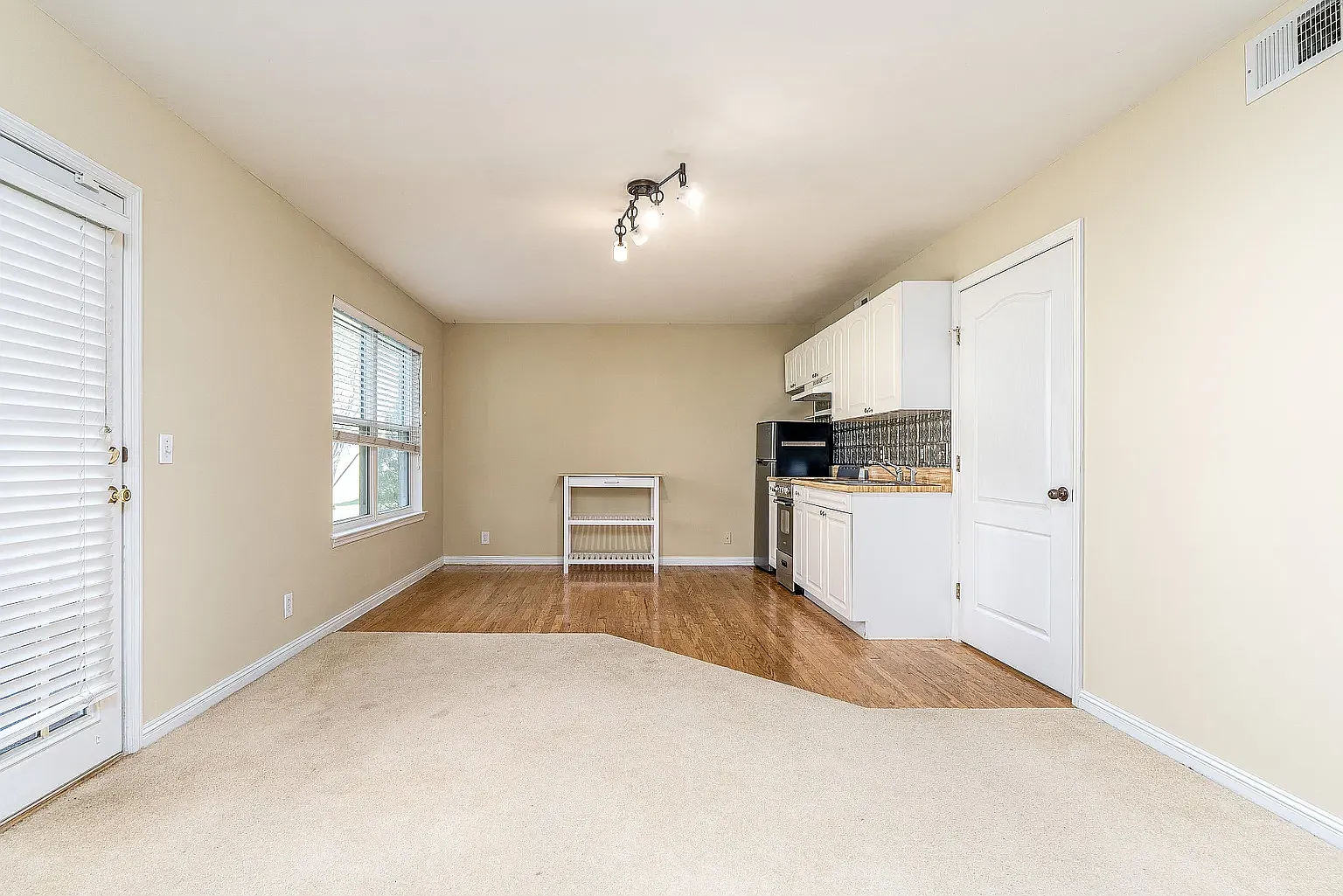 2 bed, 1000 sqft, $1,776 — Photo 3