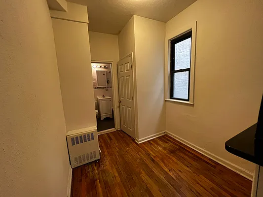 Rented by Salon Realty Corp | media 10