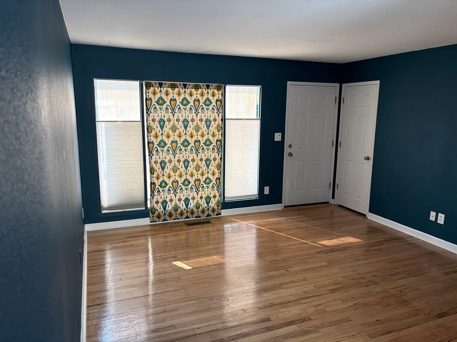 3 bed, 888 sqft, $2,350 — Photo 2