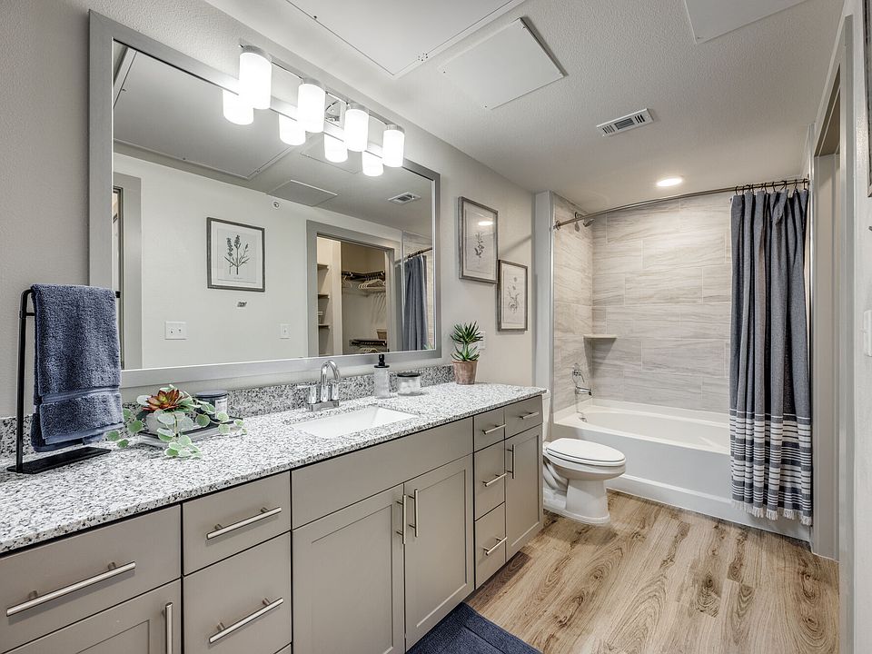 Aspire at Greenville Apartments with Garden Tub