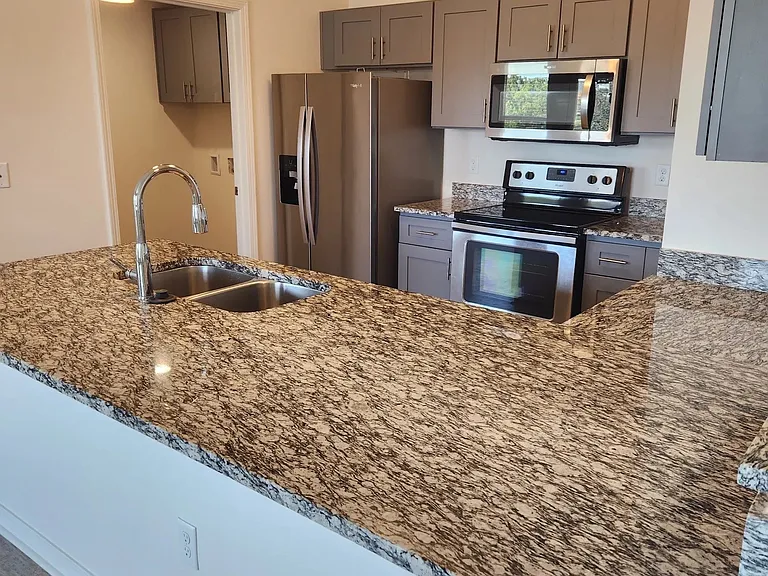 Renaissance Pointe Parkland Heights — Photo 9