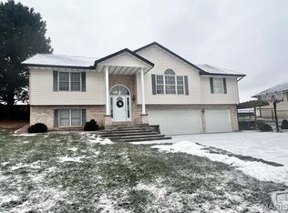 10 Hibiscus Ln, Hannibal, MO 63401