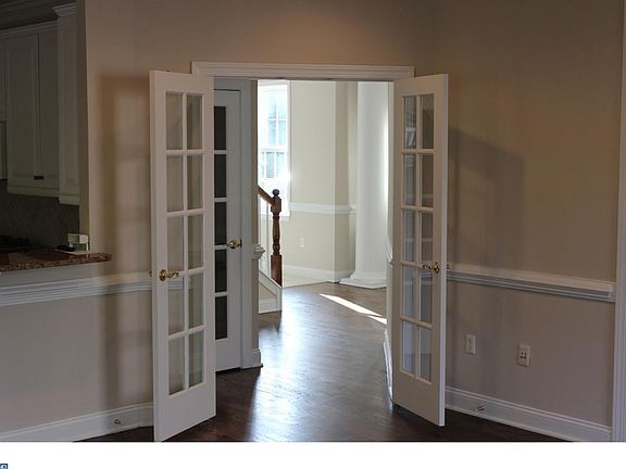 5th image of 1126 Maryland Cir