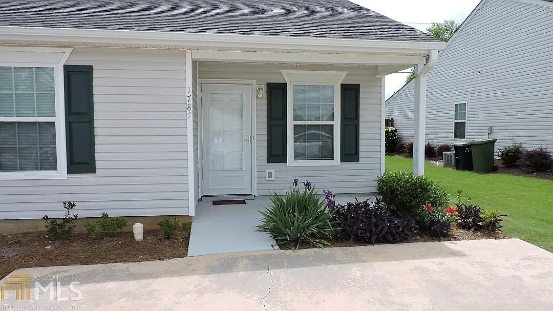 1787 Summerwoods Ln photo 1